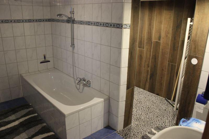 Ferienwohnung Brustmann Тайзендорф Екстериор снимка